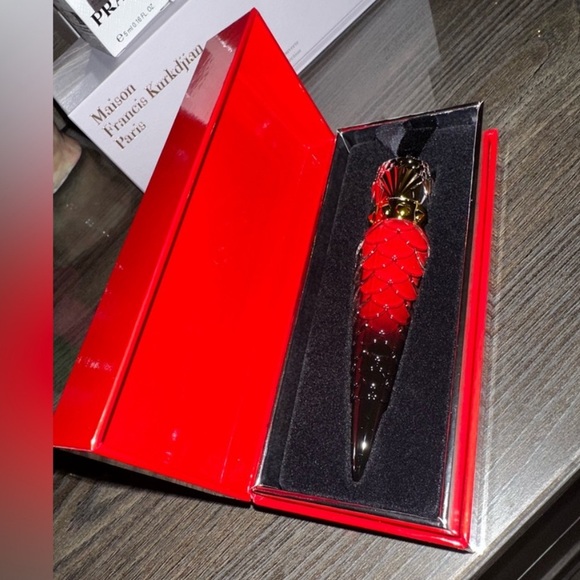 Christian Louboutin Rouge Louboutin Matte Fluid Lip Color: Aimanta 002F - Picture 12 of 14